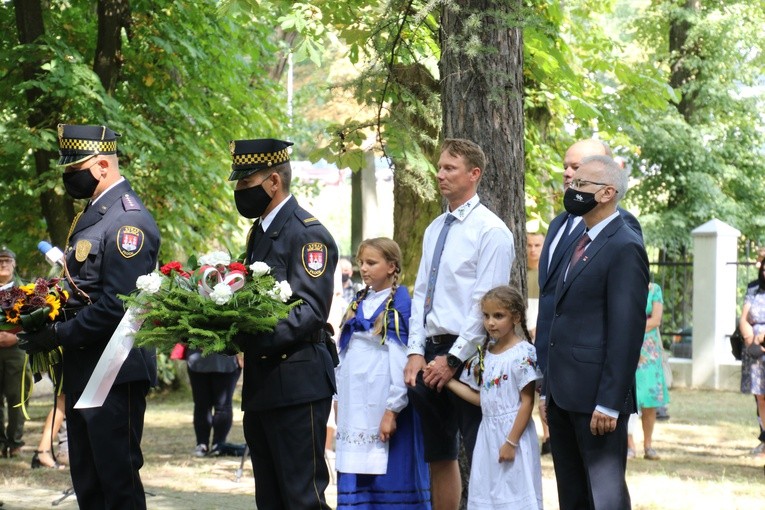 Płock. Uroczystości na cmentarzu garnizonowym
