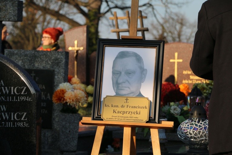 Pomiechowo. Pogrzeb ks. kan. Franciszka Kacprzyckiego