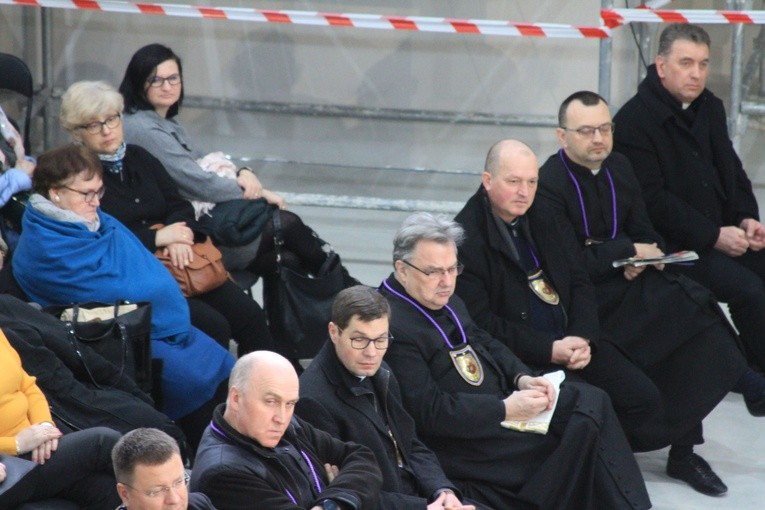 Płock. Rekolekcje Rycerzy JP II - sanktuarium