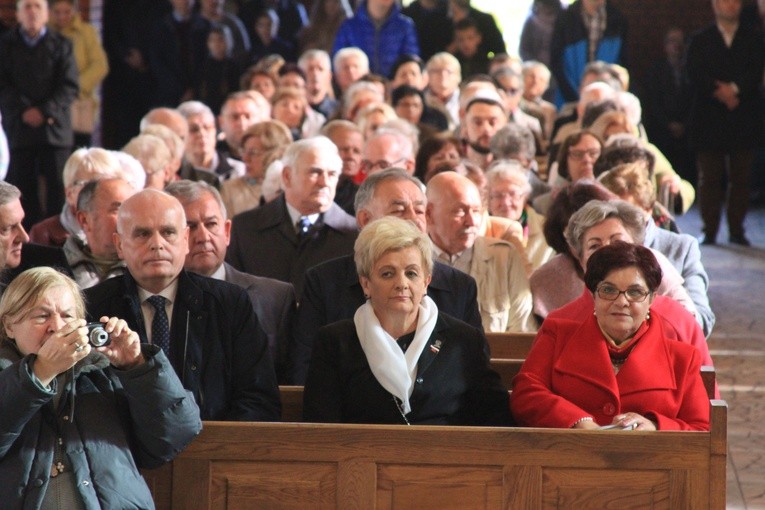 Pomnik bł. ks. J. Popiełuszki w Mławie