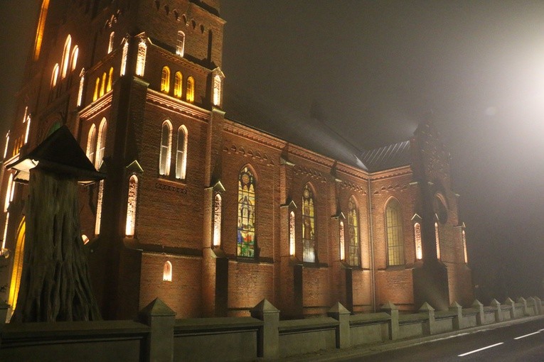Iluminacja kościoła parafialnego w Ligowie.