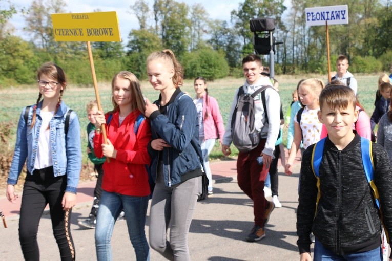 Rostkowo. Pielgrzymka dzieci (część I)