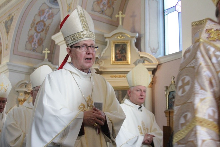 Episkopat w Płocku. Msza w kolegiacie