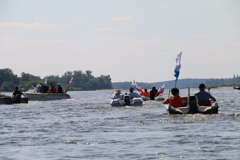 Czerwińsk n. Wisłą. Różaniec z bp. Piotrem Liberą