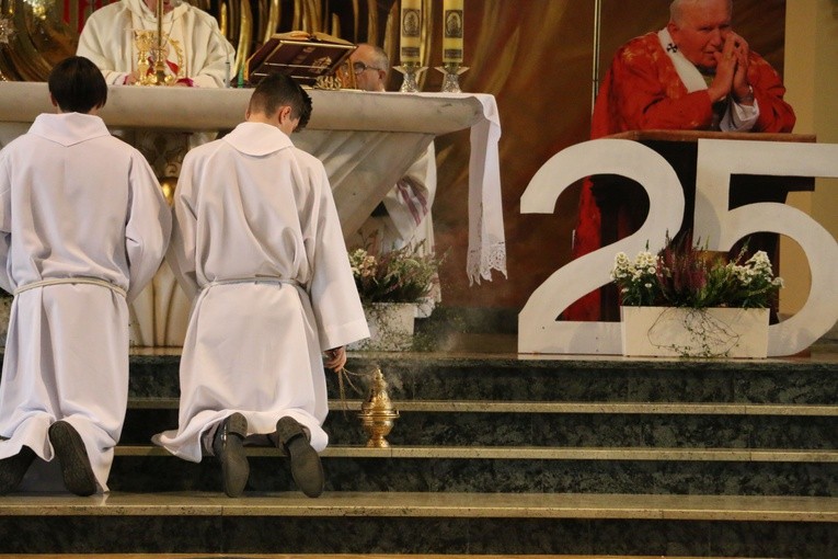Ciechanów. Uroczystości w parafii MB Fatimskiej