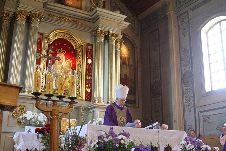 Lekowo. Pogrzeb ks. Tadeusza Fijałkowskiego