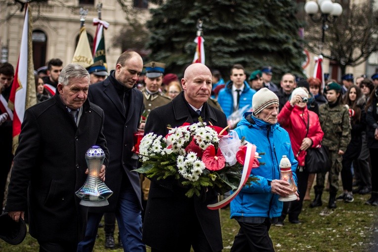 Cześć i chwała bohaterom!