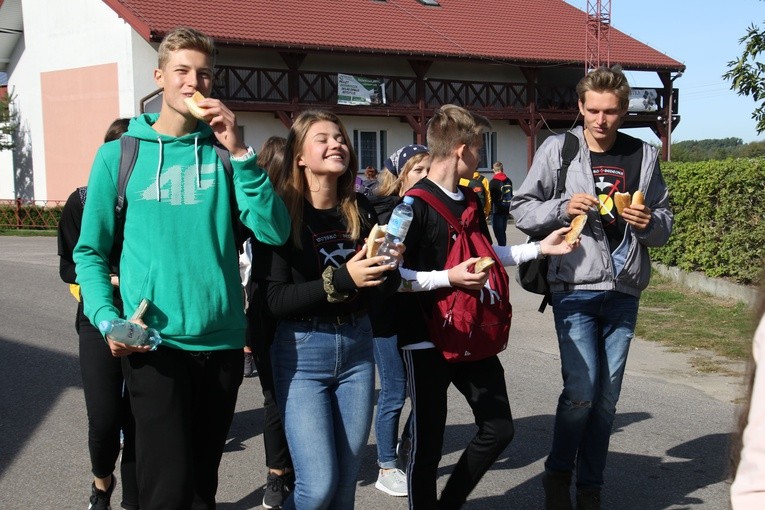 Rostkowo. Pielgrzymka młodzieży