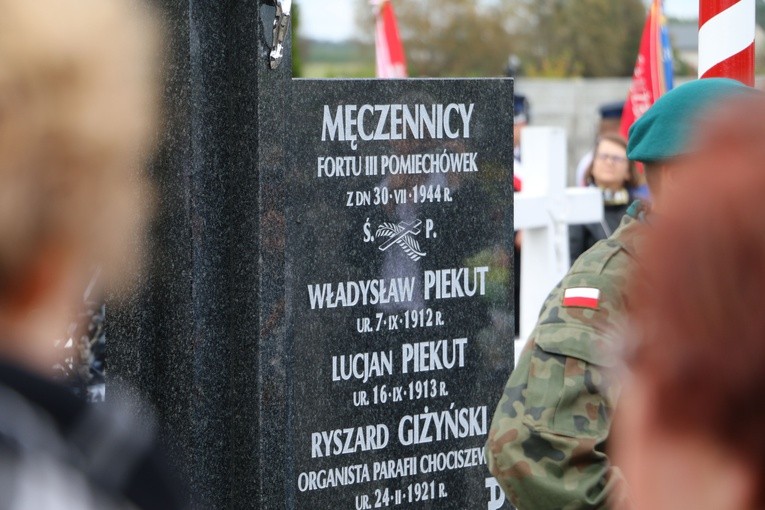 Chociszewo. Uroczystości przy mogile Męczenników Fortu III w Pomiechówku