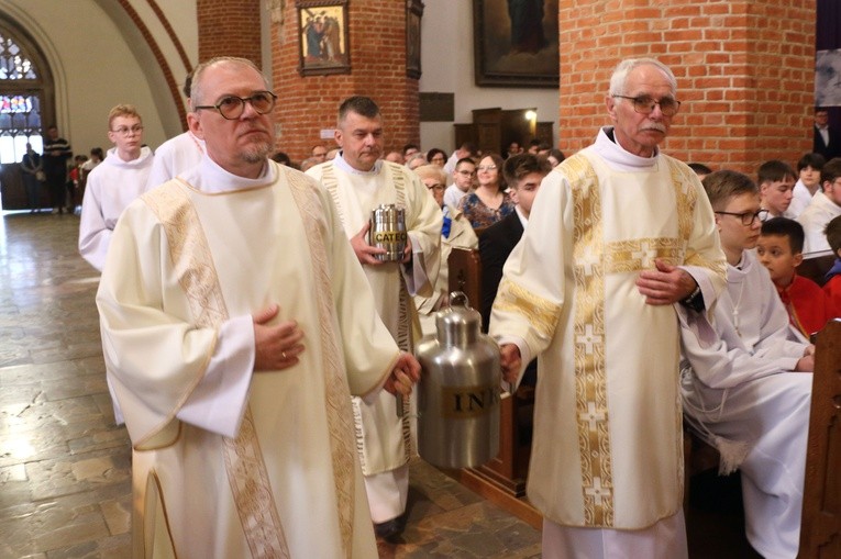 Msza Krzyżma w katedrze elbląskiej cz. 2