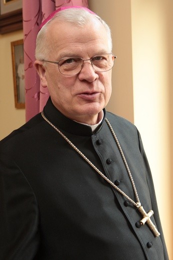 Abp Michalik prosi Papieża o przyjęcie rezygnacji