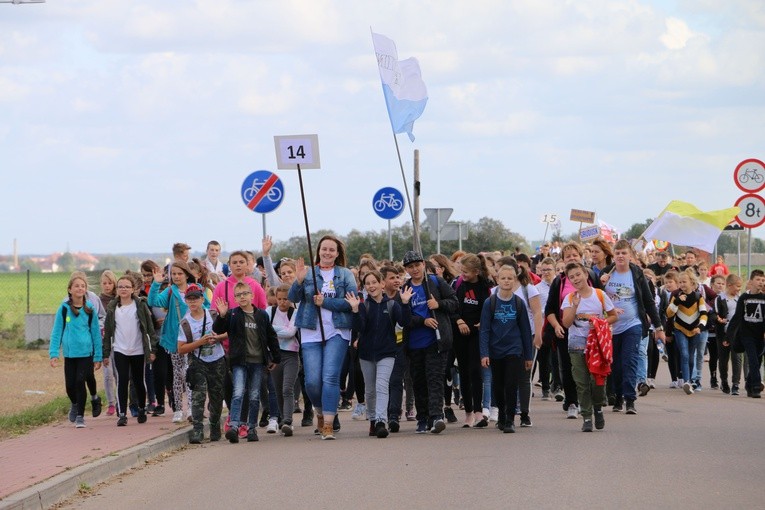 Rostkowo. Pielgrzymka dzieci (część I)