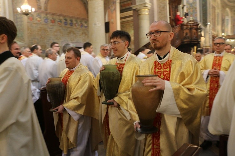 Płock. Msza Krzyżma w bazylice katedralnej