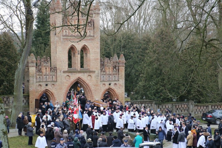 Ciechanów. Pogrzeb ks. Ludomira Kokosińskiego