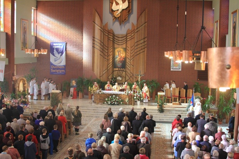 Pomnik bł. ks. J. Popiełuszki w Mławie