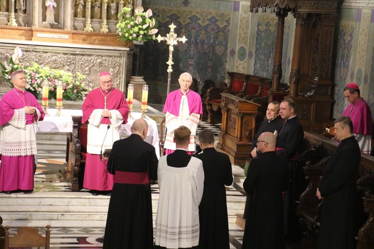 Płock. Kanoniczne objęcie diecezji przez bp. Szymona Stułkowskiego. Cz. 1