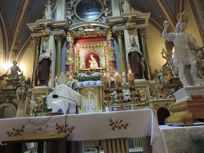 Figura św. Michała Archanioła w Oborach