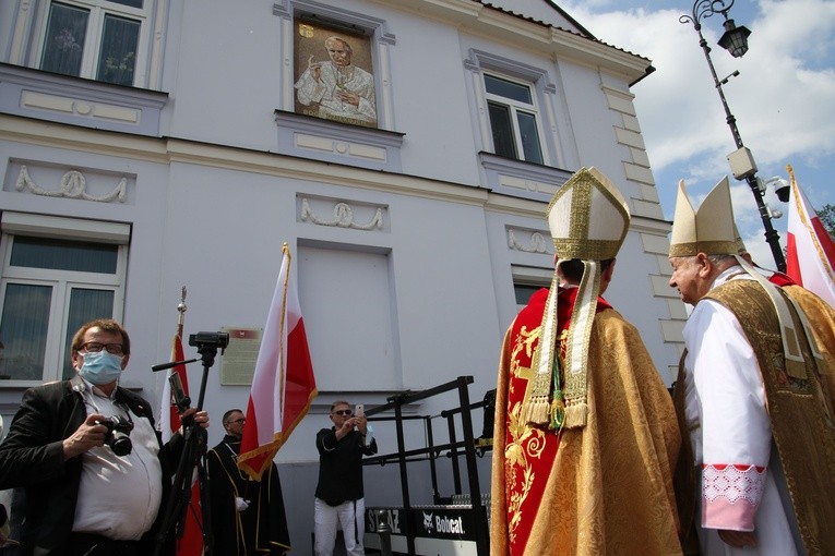Płock. Poświęcenie mozaiki w oknie papieskim