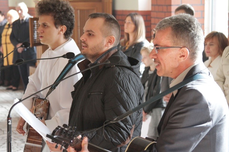 Pomnik bł. ks. J. Popiełuszki w Mławie