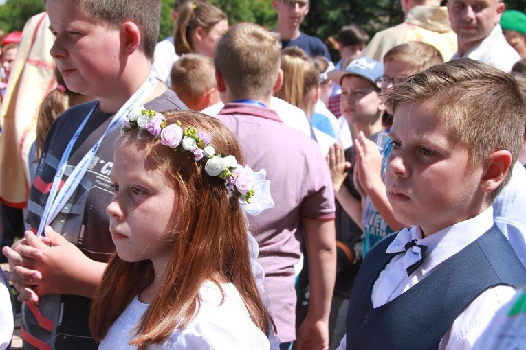 Ministranci i dzieci komunijne w Czerwińsku