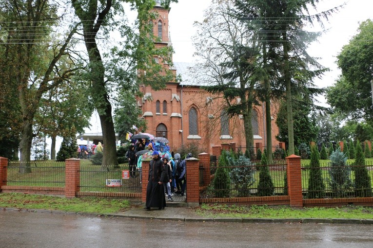Rostkowo. Pielgrzymka dzieci