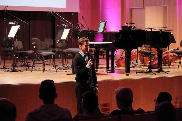 Filharmonia /ostrożnie, wciąga
