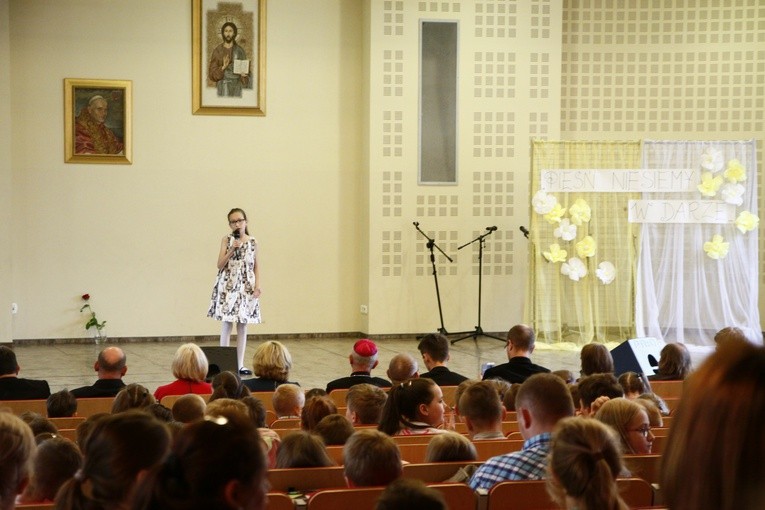 Gala konkursu "Pieśń niesiemy w darze"