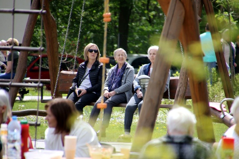 Sikórz. Piknik w Leonianum