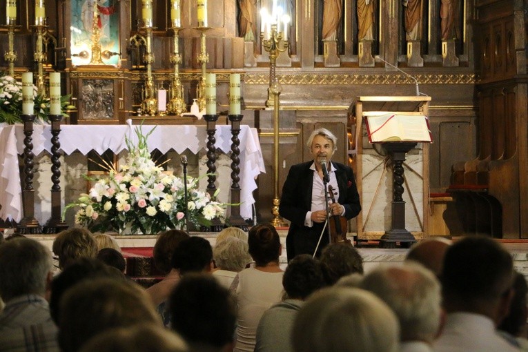 Ciechanów. Koncert papieski w farze