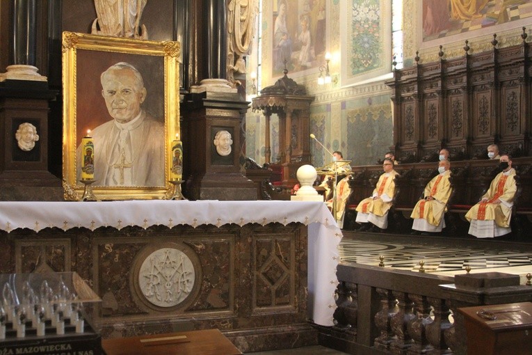 Płock. Msza krzyżma w katedrze