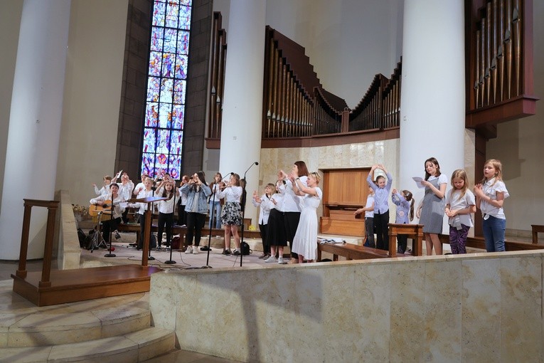 Katowice. Pielgrzymka dzieci komunijnych