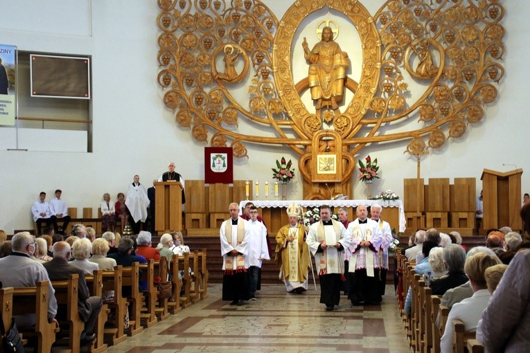 Płock. 40-lecie parafii pw. św. Jadwigi Królowej