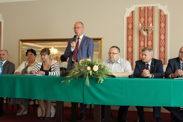 Raciąż. Wojewoda rozmawia z rolnikami