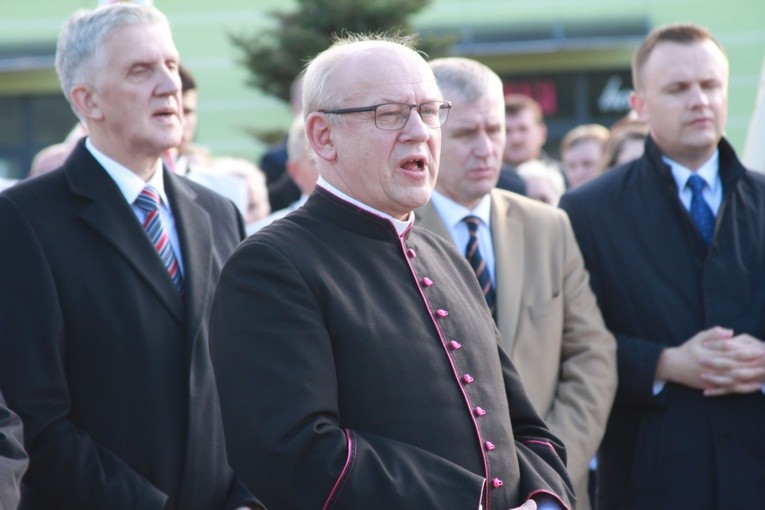 Pomnik bł. ks. J. Popiełuszki w Mławie