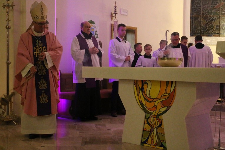 Rogotwórsk. Poświęcenie nowego ołtarza