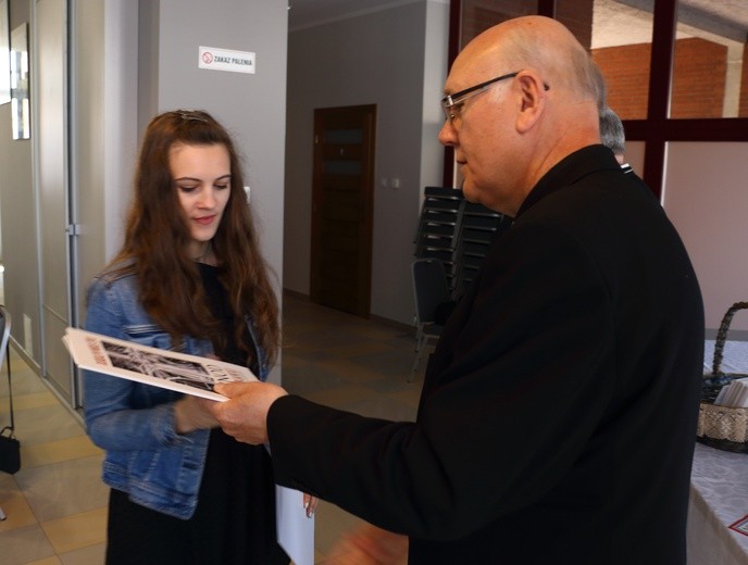 Uroczyste posiedzenie zespołu synodalnego młodych 