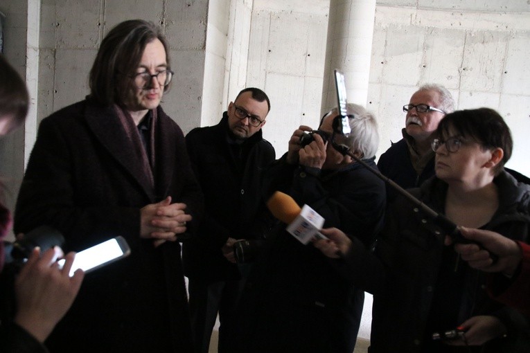 Konferencja prasowa w sanktuarium Bożego Miłosierdzia w Płocku