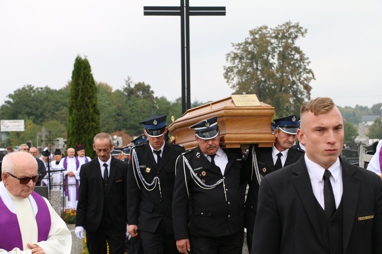 Stara Wrona. Uroczystości pogrzebowe ks. kan. Wawrzyńca Ulanowskiego