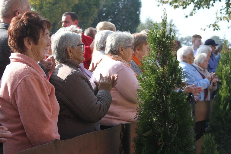 Dąb Pamięci w par. Janowiec Kościelny