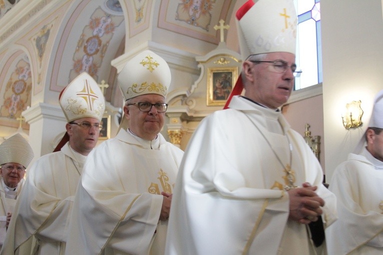 Episkopat w Płocku. Msza w kolegiacie