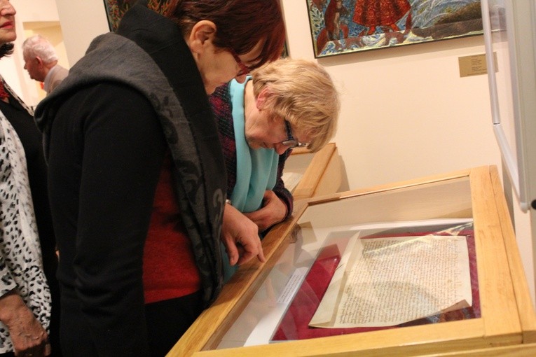 Wystawa "Historia Płocka w pergaminie zapisana" w muzeum diecezjalnym