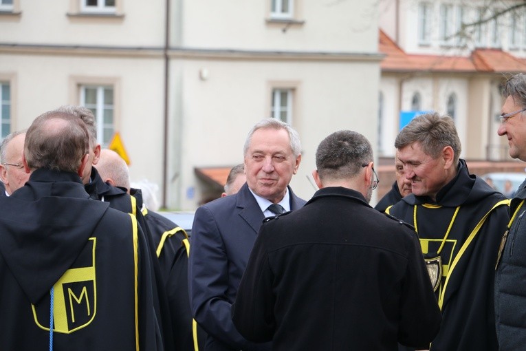 Płock. Dziękczynna modlitwa pod oknem papieskim