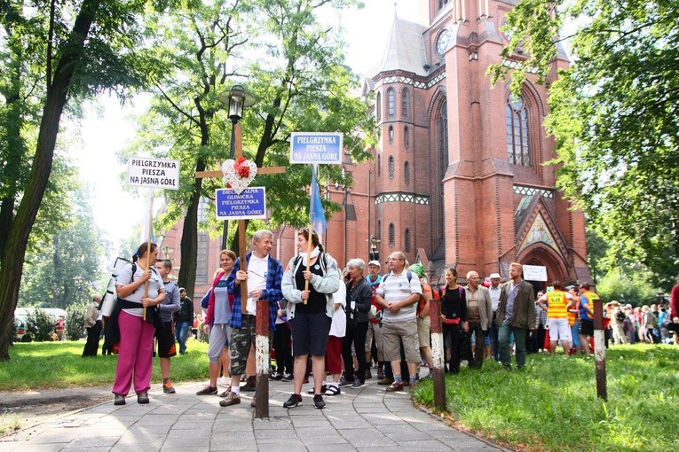 Pielgrzymka na Jasną Górę - wyjście z katedry