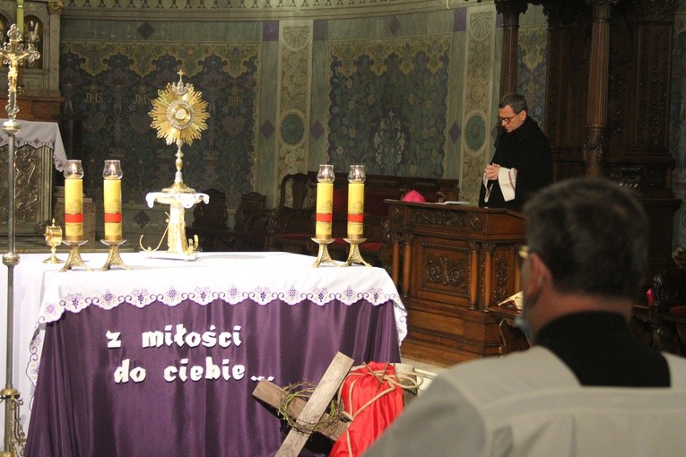 Płock. Gorzkie Żale w katedrze
