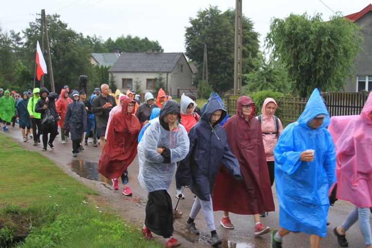Pielgrzymka. Pątnicy w Sendeniu