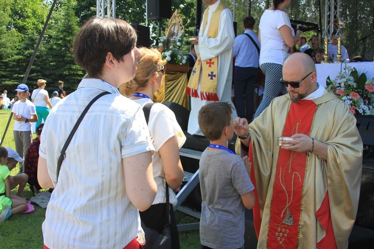 Ministranci i dzieci komunijne w Czerwińsku