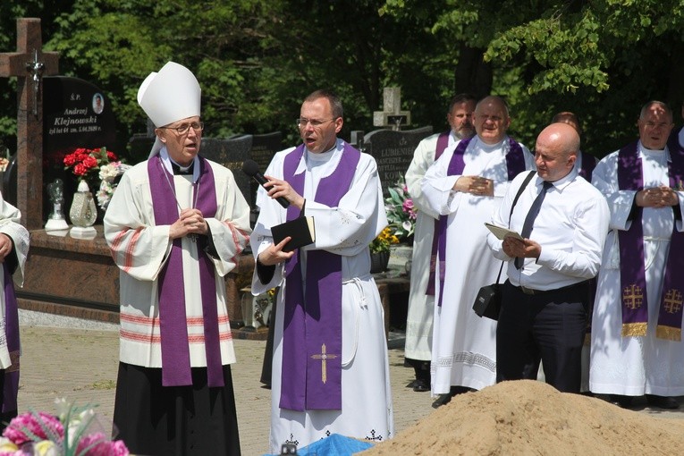 Lekowo. Pogrzeb ks. Tadeusza Fijałkowskiego
