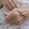 Niektórzy pacjenci chcą być po prostu trzymani za rękę