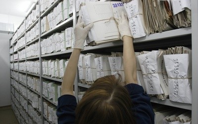 IPN opublikował kolejne 48 tys. opisów teczek w inwentarzu archiwalnym